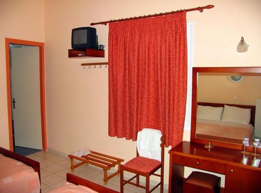 Apollon Hotel Tirós Pokoj fotografie